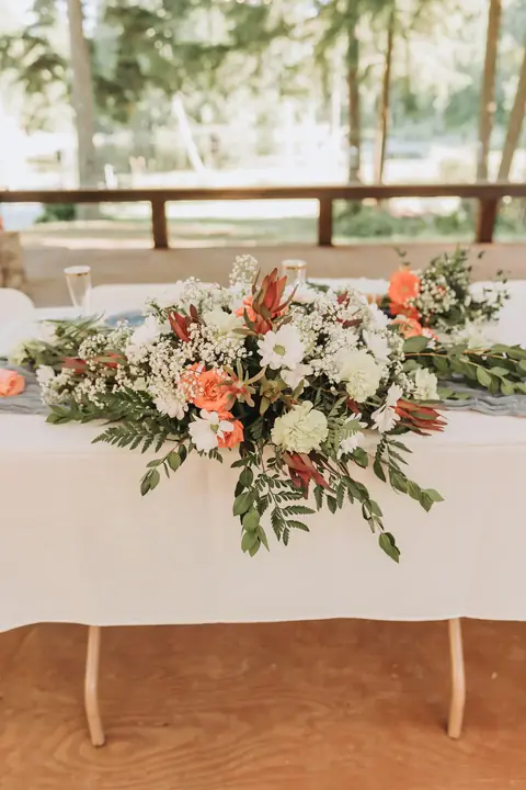 Florals on the head table