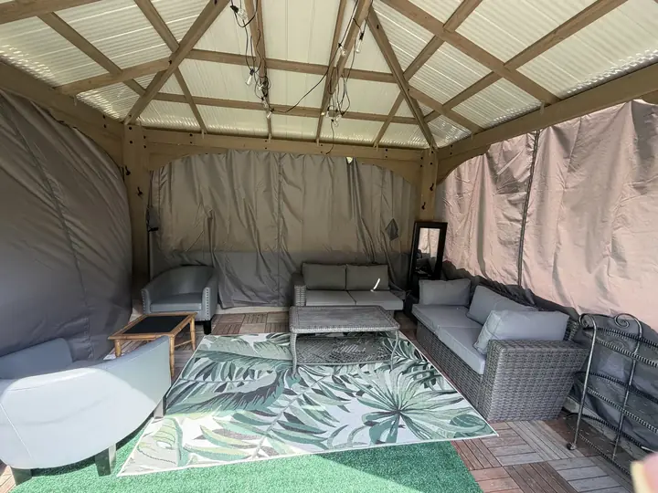 Inside The Lounge
